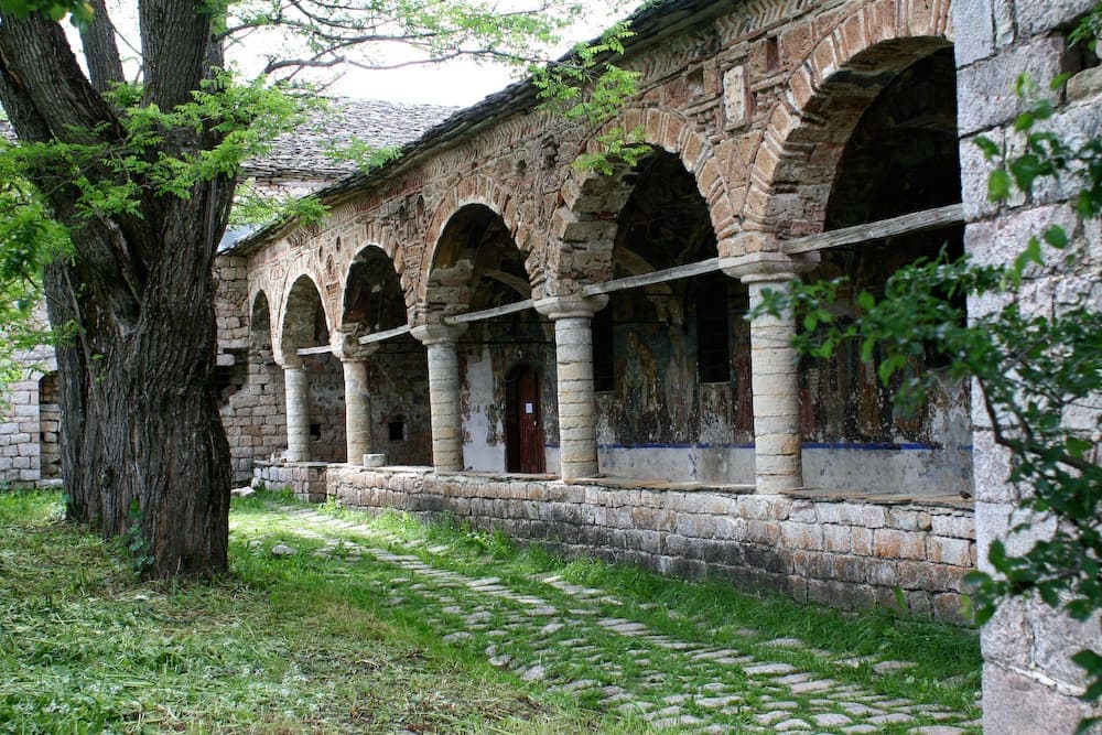 Korçë streets and Voskopojë church frescoes